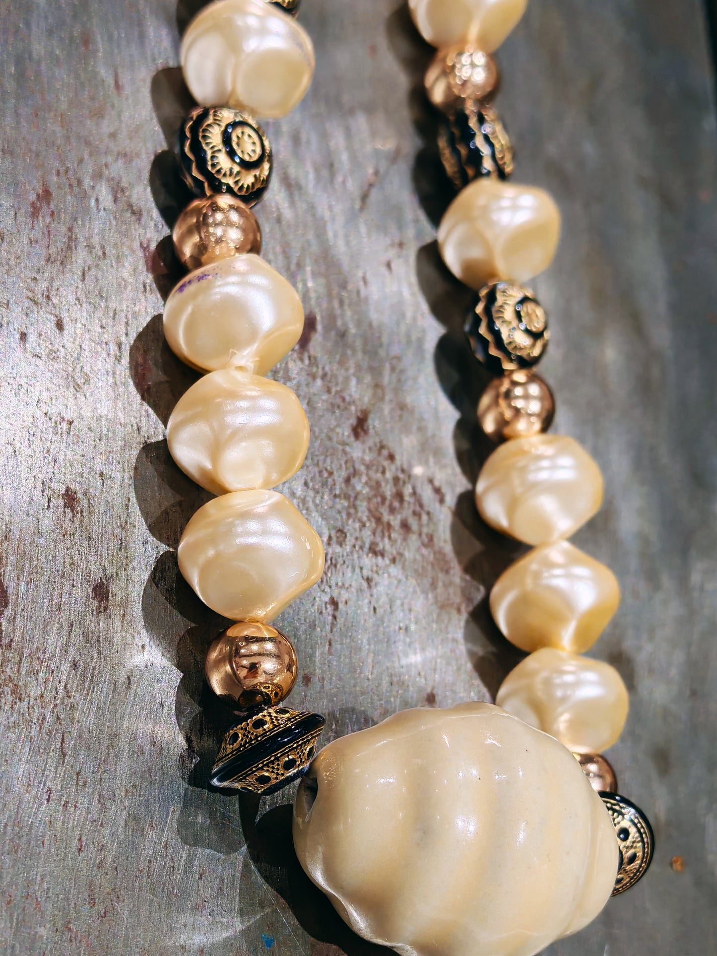 COLLIER GRETA