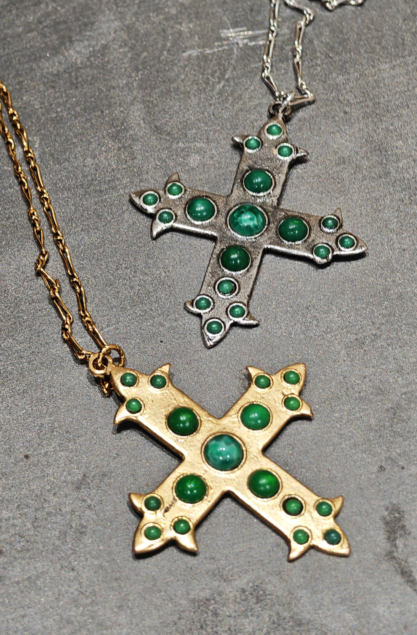 SAUTOIR CROIX VERTE en argenté