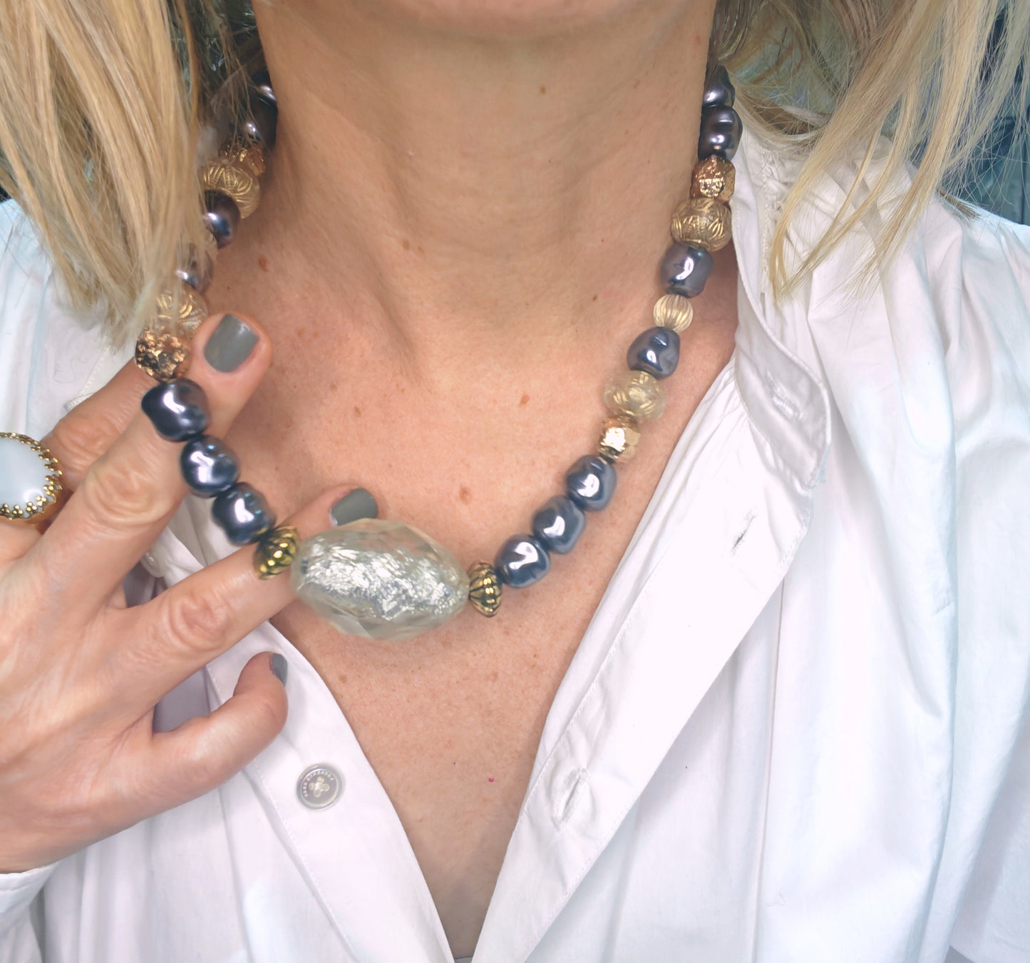 LE COLLIER GRETA GRIS
