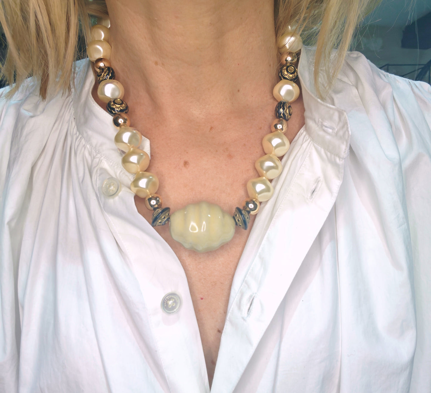 COLLIER GRETA