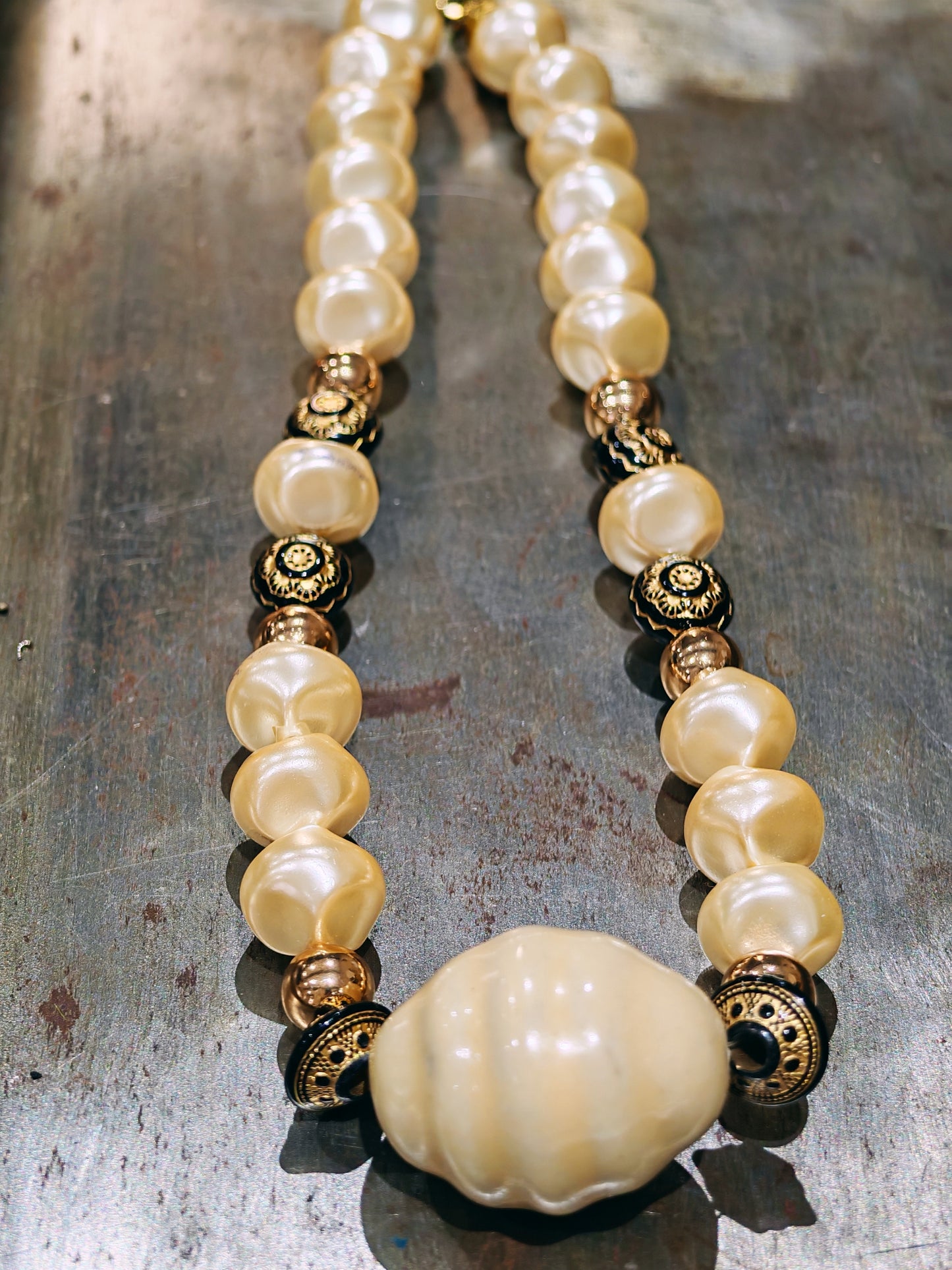 COLLIER GRETA