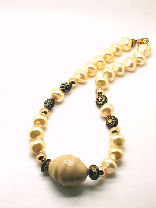 COLLIER GRETA