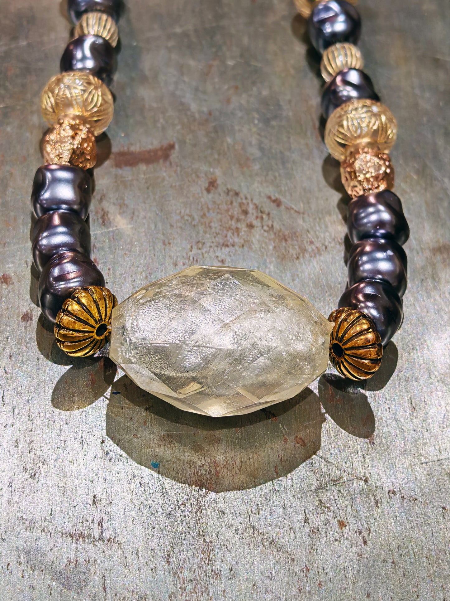 LE COLLIER GRETA GRIS