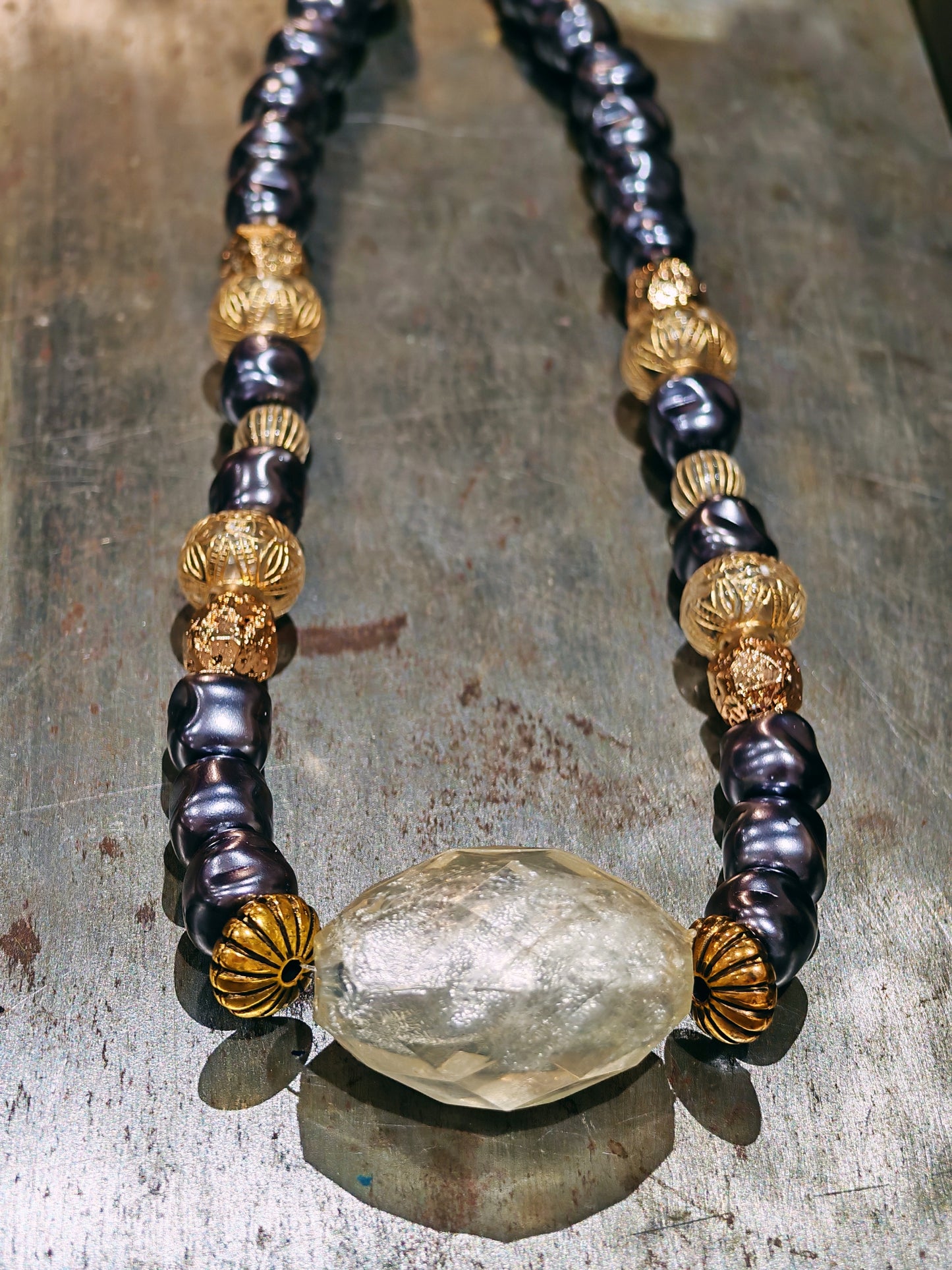 LE COLLIER GRETA GRIS