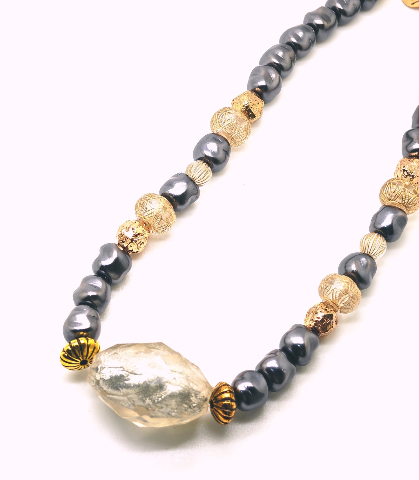 LE COLLIER GRETA GRIS