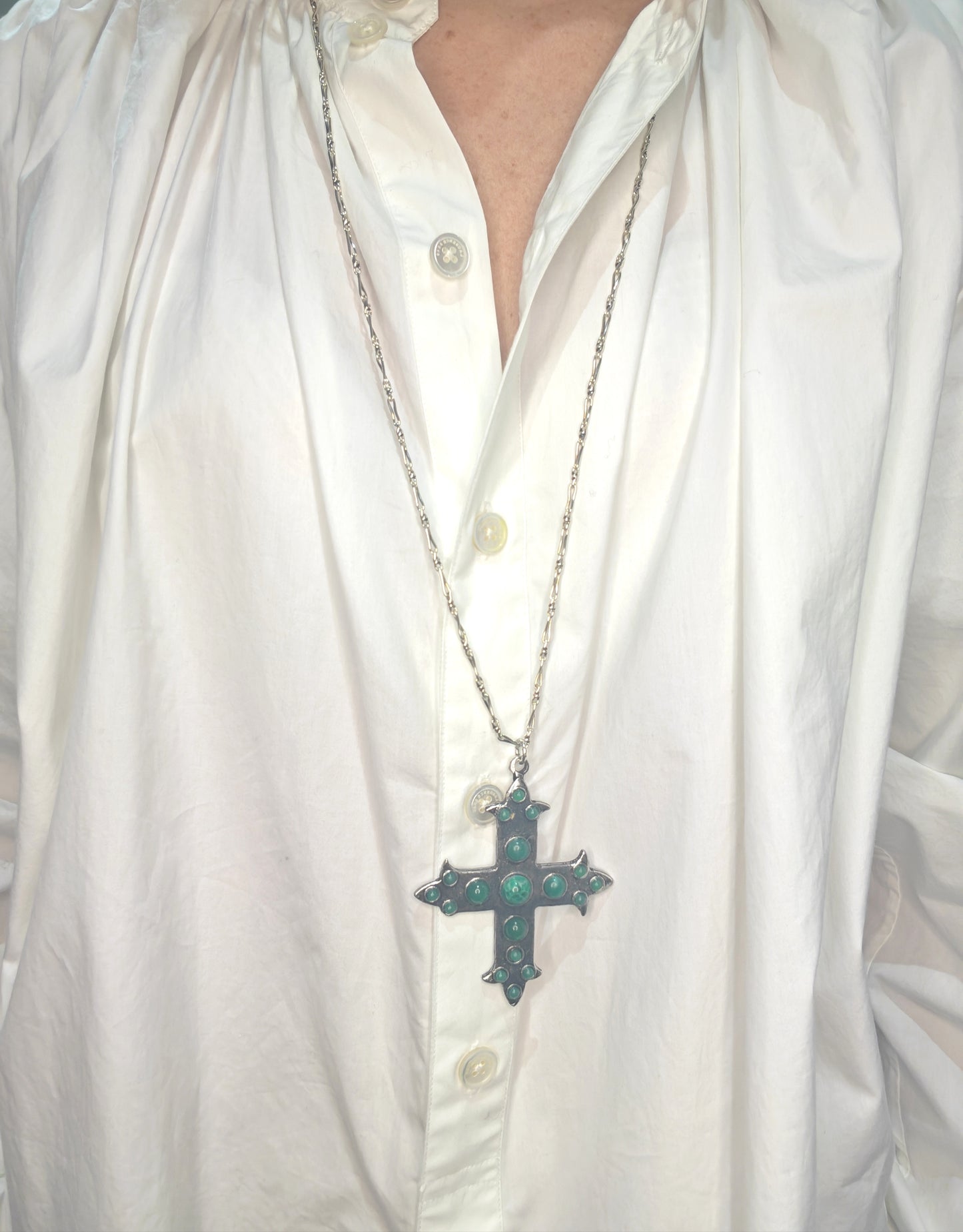 SAUTOIR CROIX VERTE en argenté